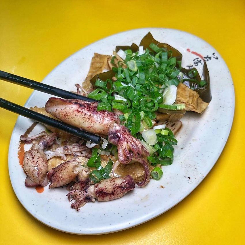 台南北區【天天意麵】新推出隱藏版「鮮蚵意麵」「小卷意麵」新鮮飽滿多汁 每日限量供應售完為止 | 小白只饗ㄔ美食