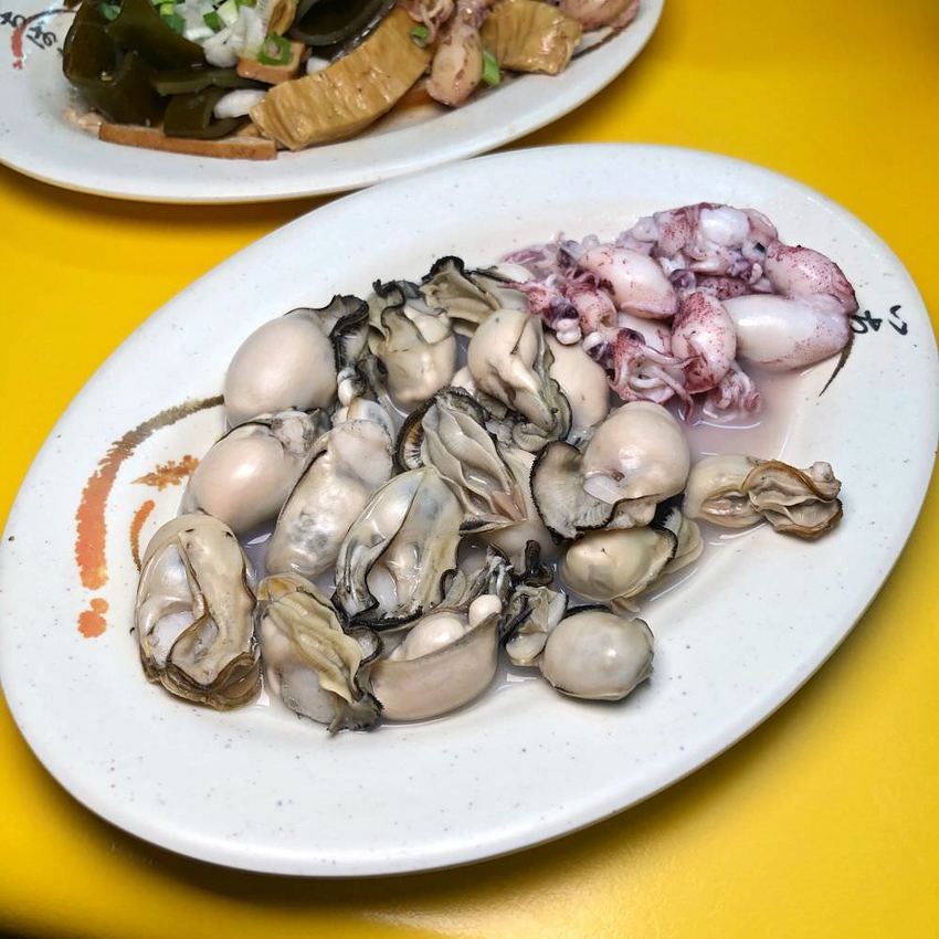 台南北區【天天意麵】新推出隱藏版「鮮蚵意麵」「小卷意麵」新鮮飽滿多汁 每日限量供應售完為止 | 小白只饗ㄔ美食