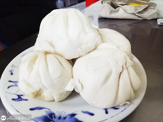 【新北三重】無名蔥油餅(炸蛋餅) | 秀江街隱藏平價早餐美食 用夾子吃的現桿炸蛋餅 傳統古早味飄香