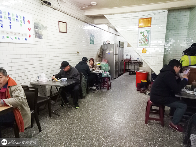 【新北三重】無名蔥油餅(炸蛋餅) | 秀江街隱藏平價早餐美食 用夾子吃的現桿炸蛋餅 傳統古早味飄香