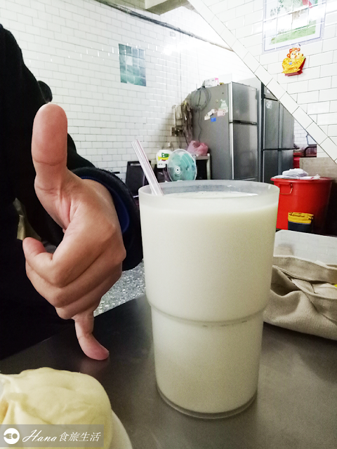 【新北三重】無名蔥油餅(炸蛋餅) | 秀江街隱藏平價早餐美食 用夾子吃的現桿炸蛋餅 傳統古早味飄香