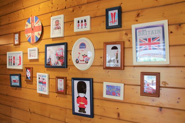 啄木鳥之丘泡腳丫親子餐廳： 【南投景點】啄木鳥之丘泡腳ㄚ親子餐廳~藍白色地中海風格，泡泡腳ㄚ，聊聊天，泡湯配美食滿足又舒心，沙坑及戲水池小孩子很愛