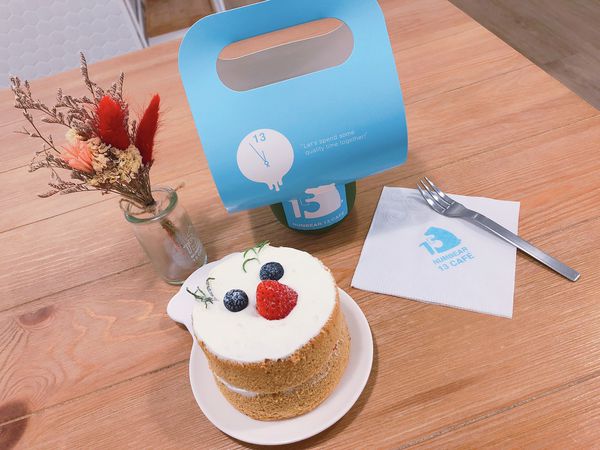 桃園✿numbear 13 cafe✿中原大學旁~ 有可愛外帶杯提把的藍白色系咖啡廳 !