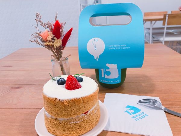 桃園✿numbear 13 cafe✿中原大學旁~ 有可愛外帶杯提把的藍白色系咖啡廳 !