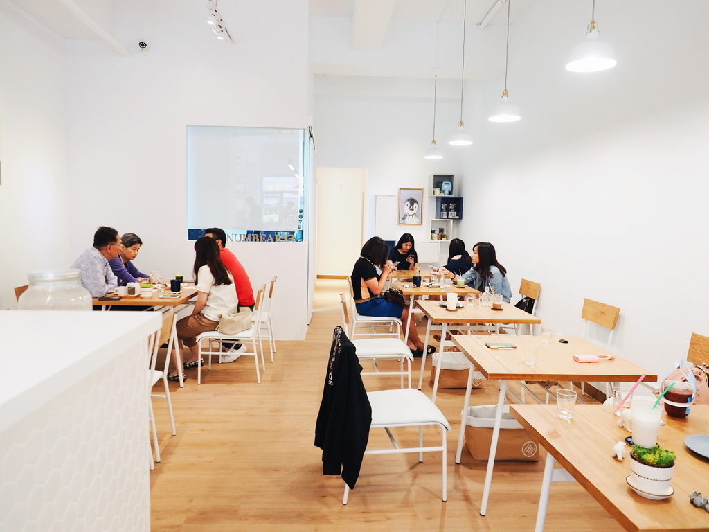 Numbear 13 Café5.jpg