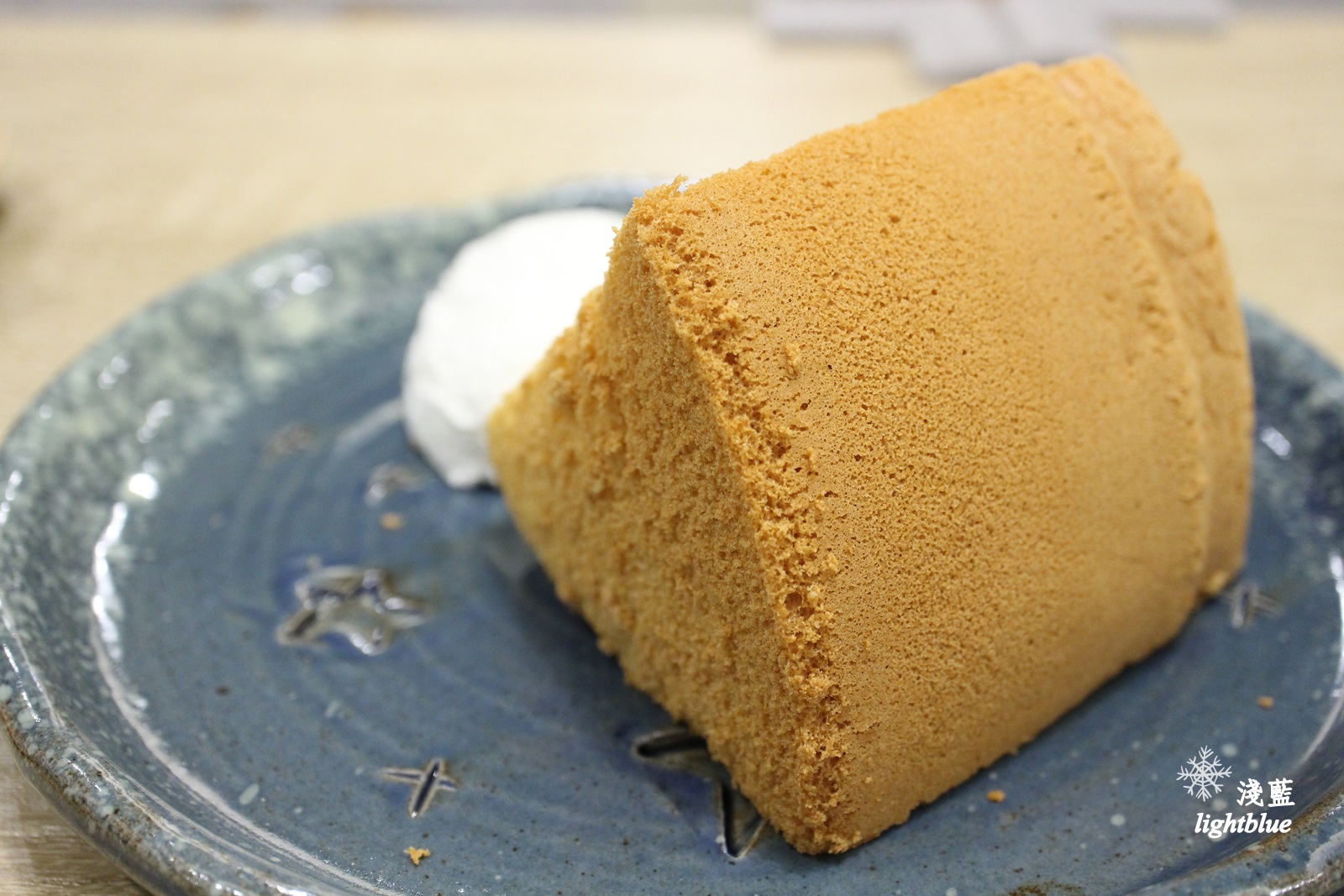 [ 市府站．松山文創園區美食 ] 淺藍 × 雪之下～不吃鬆餅，來吃原味戚風與丹波黑豆京抹茶磅蛋糕