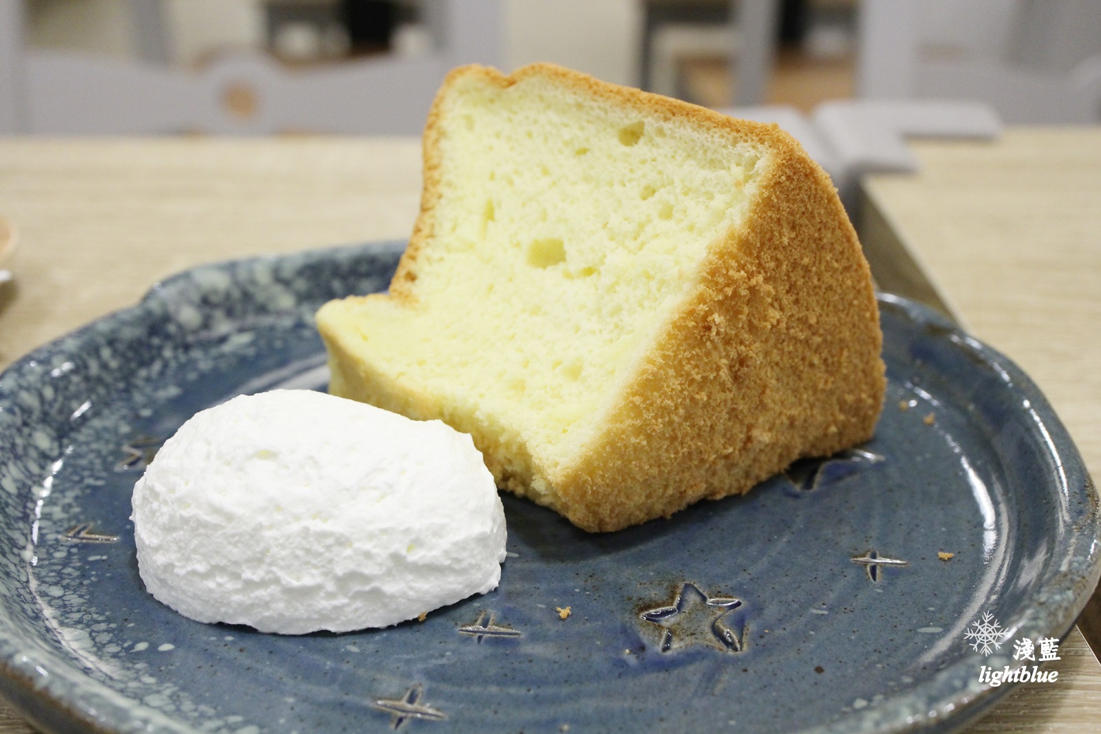 [ 市府站．松山文創園區美食 ] 淺藍 × 雪之下～不吃鬆餅，來吃原味戚風與丹波黑豆京抹茶磅蛋糕