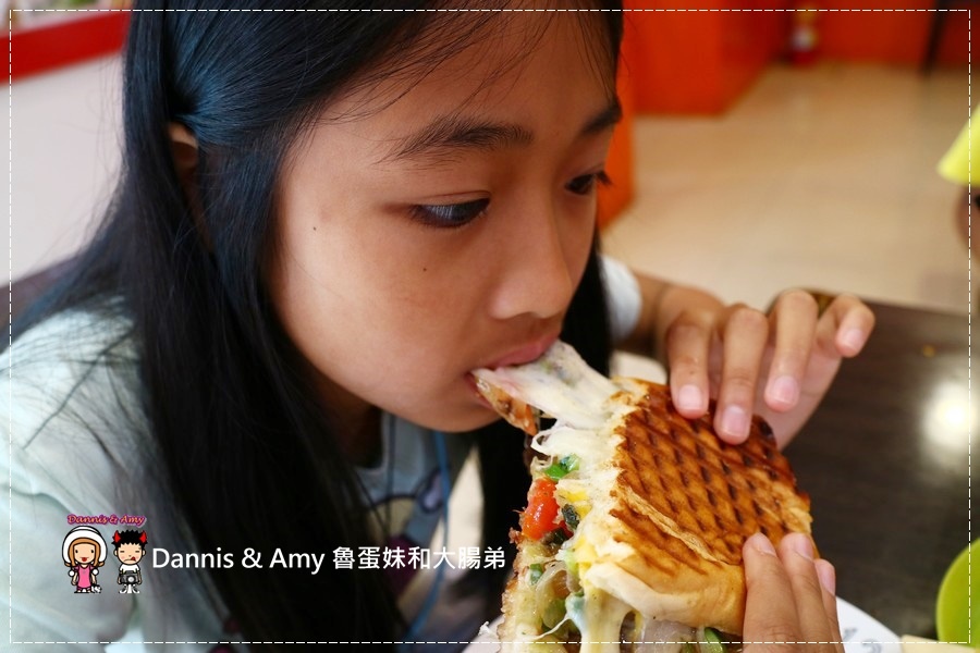 20170619《苗栗頭份美食》EQ早餐。犯規的古巴三明治。創意客家風情鐵板鹹豬肉堡。澎湃蛋捲餅｜健康滿點好吃推薦。頭份國中附近（影片） (5).JPG