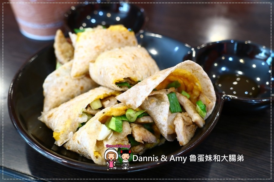 20170619《苗栗頭份美食》EQ早餐。犯規的古巴三明治。創意客家風情鐵板鹹豬肉堡。澎湃蛋捲餅｜健康滿點好吃推薦。頭份國中附近（影片） (3).JPG