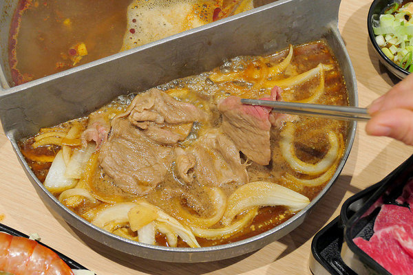 大樂鍋精緻鍋物專賣店：大樂鍋精緻鍋物：肉多多鍋喜燒一鍋兩吃再加三份肉盤大滿足！打卡再送豬肉盤好划算！燒酒海陸鍋一次7種海鮮加肉品豐盛推薦！