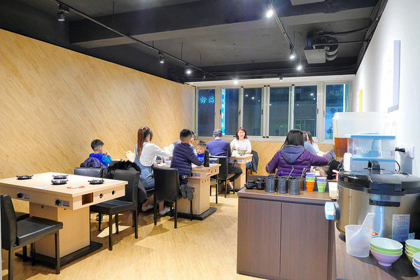 大樂鍋精緻鍋物專賣店：大樂鍋精緻鍋物：肉多多鍋喜燒一鍋兩吃再加三份肉盤大滿足！打卡再送豬肉盤好划算！燒酒海陸鍋一次7種海鮮加肉品豐盛推薦！