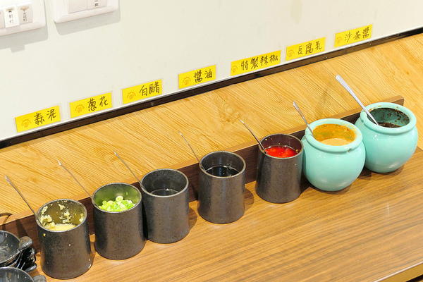 大樂鍋精緻鍋物專賣店：大樂鍋精緻鍋物：肉多多鍋喜燒一鍋兩吃再加三份肉盤大滿足！打卡再送豬肉盤好划算！燒酒海陸鍋一次7種海鮮加肉品豐盛推薦！