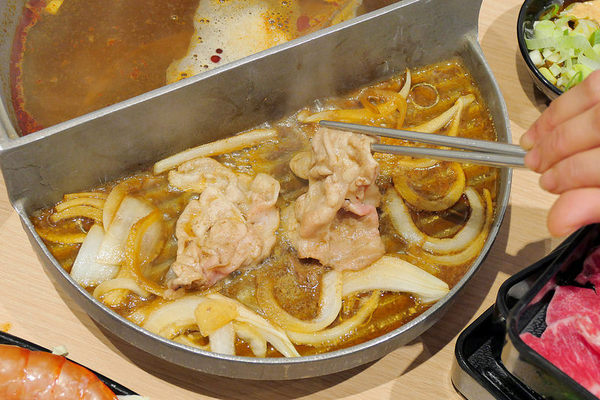 大樂鍋精緻鍋物專賣店：大樂鍋精緻鍋物：肉多多鍋喜燒一鍋兩吃再加三份肉盤大滿足！打卡再送豬肉盤好划算！燒酒海陸鍋一次7種海鮮加肉品豐盛推薦！