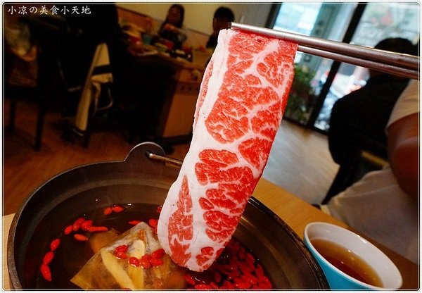 大樂鍋精緻鍋物專賣店：台中南屯』大樂鍋精緻鍋物專賣店║全新造型鍋喜燒，吃肉選鍋隨你搭(白飯、飲料吃到飽)