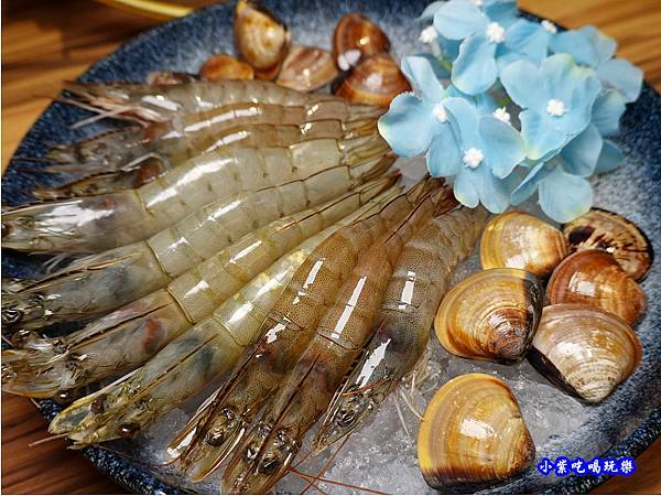 三享肉肉招待小痛風海鮮盤-2021驛庭鍋物3.jpg