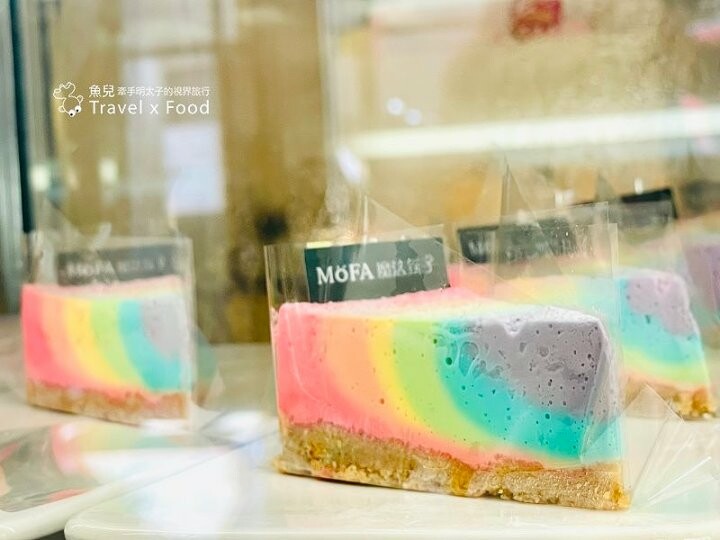 招手甜點控👋 價格平實,不限時甜點店,中原商圈專業級的手作千層蛋糕,呼朋引伴喝午茶,首選MOFA魔法氛子♥️ @魚兒 x 牽手明太子的「視」界旅行