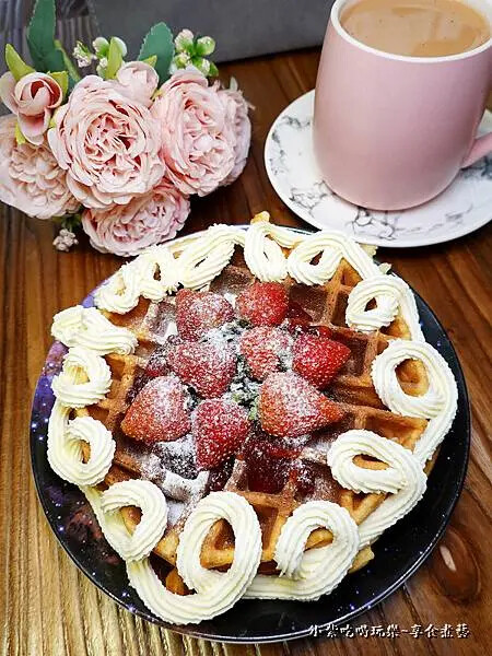 草莓鬆餅-2025魔法氛子蛋糕店 (2).jpg