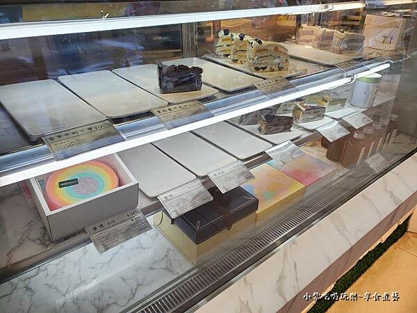 自助蛋糕這天架上很多都空啦-2023魔法氛子甜點.jpg