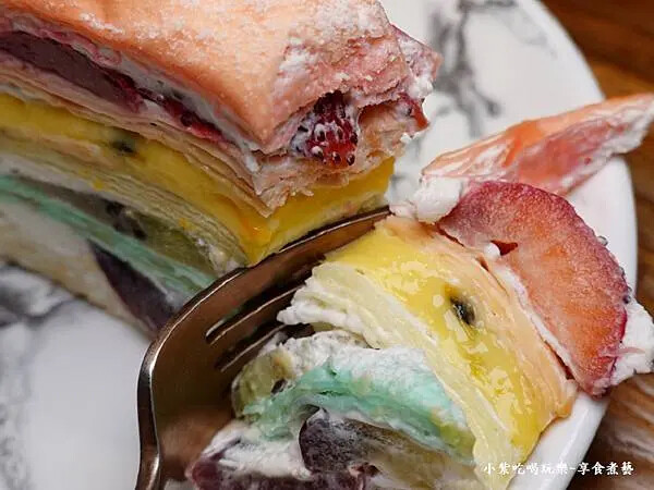 彩虹綜合水果千層-2025魔法氛子蛋糕店 (2).jpg