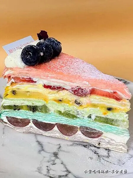彩虹綜合水果千層-2025魔法氛子蛋糕店1.jpg