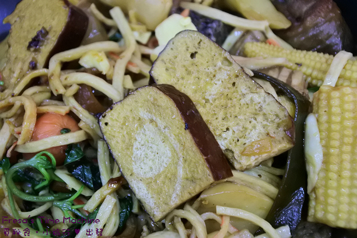 【台南市-東區美食】御膳現炒鹵味★顛覆傳統中藥滷味印象.嚴選食材現炒三杯香.滿足挑剔味蕾兼具色香味／宵夜美食／南紡購物中心