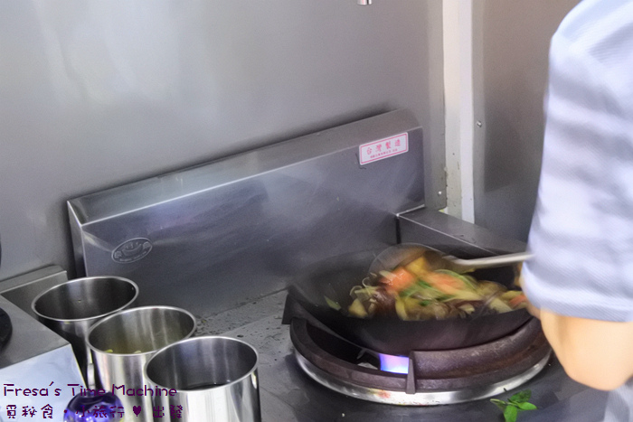 【台南市-東區美食】御膳現炒鹵味★顛覆傳統中藥滷味印象.嚴選食材現炒三杯香.滿足挑剔味蕾兼具色香味／宵夜美食／南紡購物中心