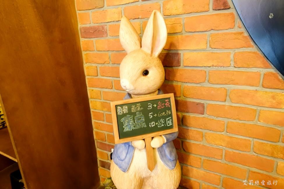 劍潭早午餐》兔司兔司碳烤吐司 傳統古早味炭火燒烤三明治 嚴選林華泰茶葉、天然蔗糖、高大鮮奶 捷運劍潭站士林炭烤吐司 - 艾莉絲愛旅行