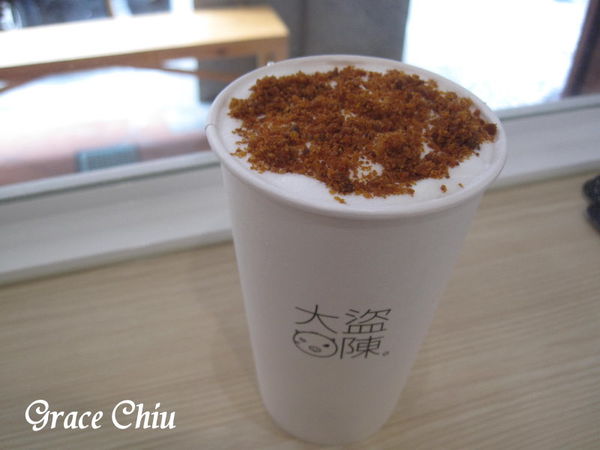 大稻埕 大盜陳 烏魚子奶蓋烏龍 月老奶茶 大稻埕 大盜陳 烏魚子奶蓋烏龍 月老奶茶