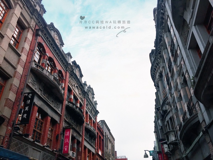 台北 大稻埕 │ 一起漫步百年風華迪化街、喝霞海城隍廟月老加持的大盜陳月老奶茶跟烏魚子奶蓋