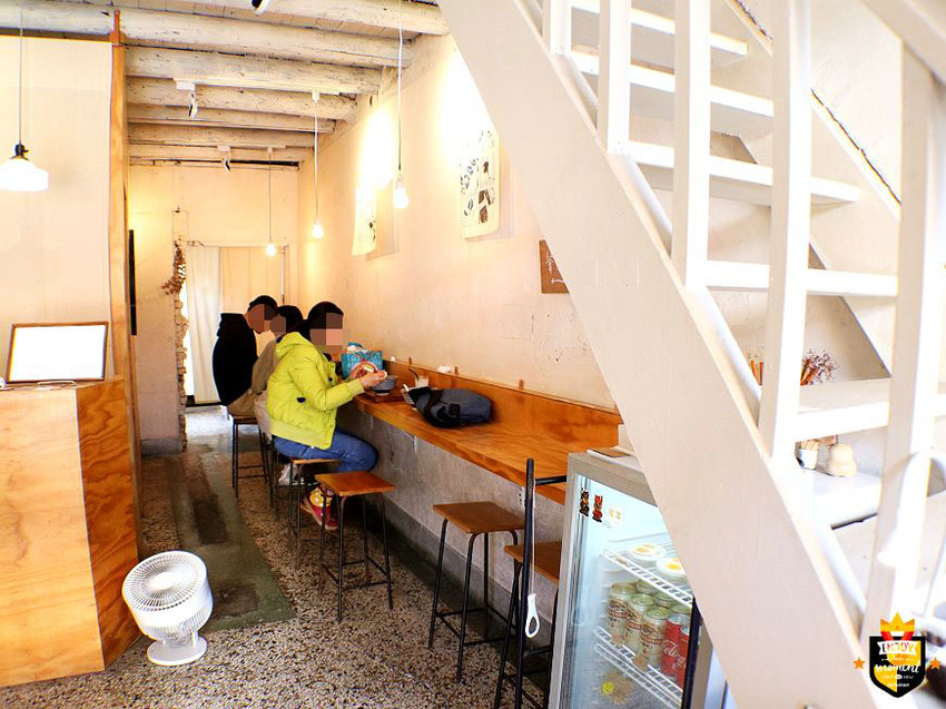 台南麵店/平日只賣晚餐時段/私房調料自製麵條/大量蔬果+秘製漢方熬湯/自家醃製天然酸白菜/無鹽無味精/隱身巷弄百年老宅