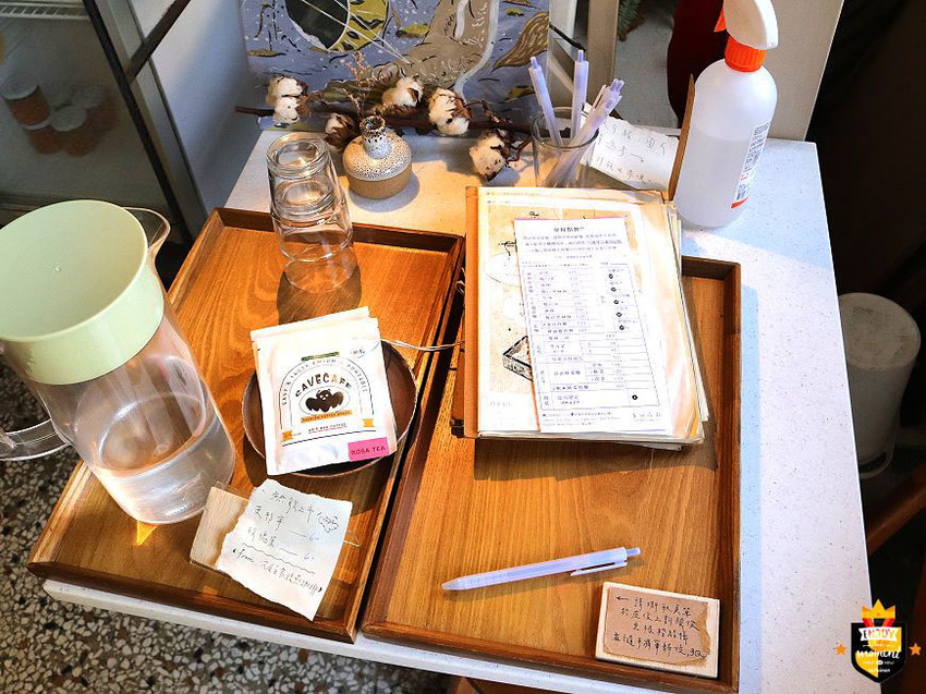 台南麵店/平日只賣晚餐時段/私房調料自製麵條/大量蔬果+秘製漢方熬湯/自家醃製天然酸白菜/無鹽無味精/隱身巷弄百年老宅