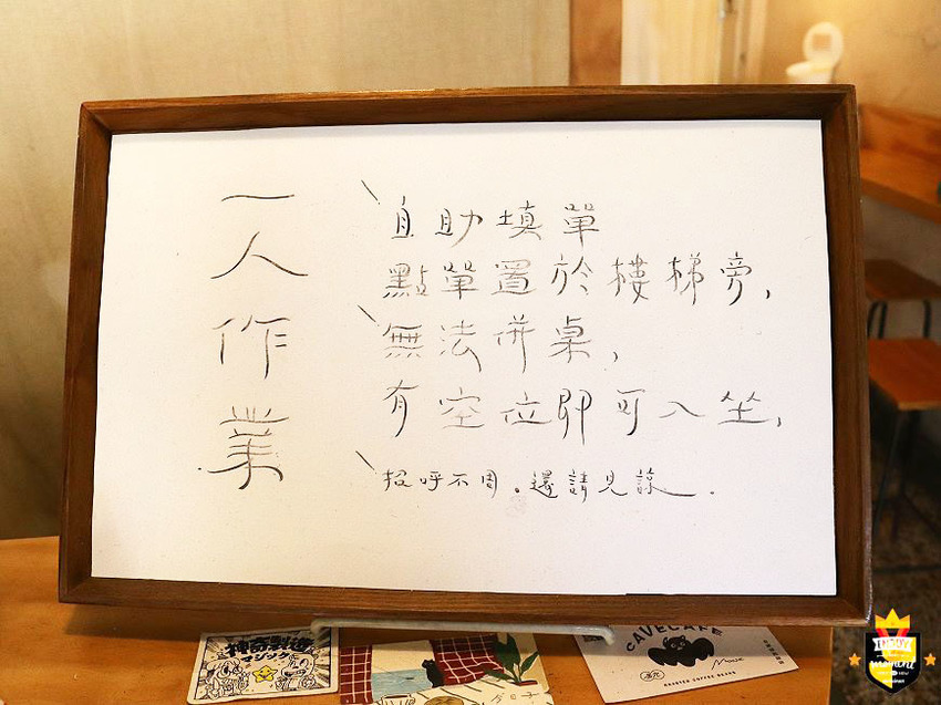 台南麵店/平日只賣晚餐時段/私房調料自製麵條/大量蔬果+秘製漢方熬湯/自家醃製天然酸白菜/無鹽無味精/隱身巷弄百年老宅