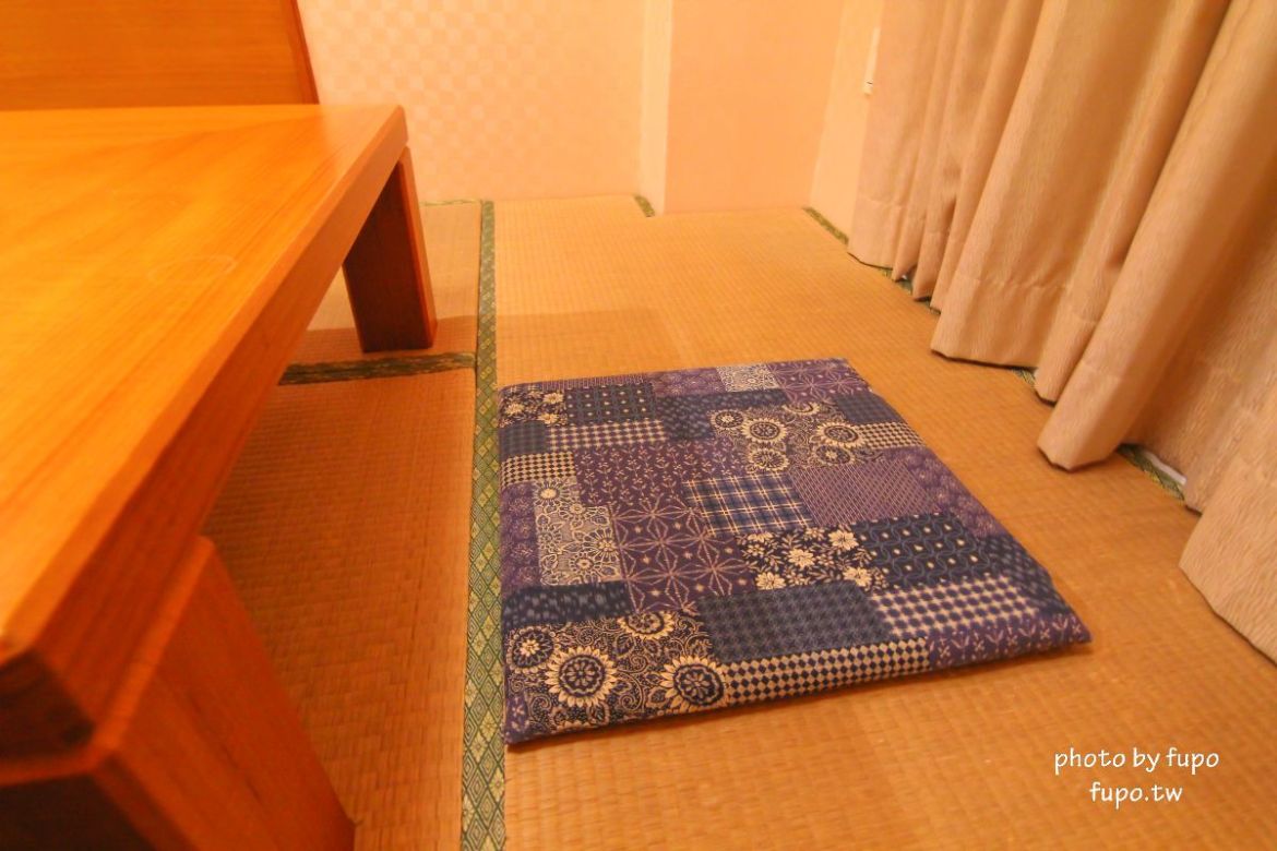 超美!宜蘭白宮秘境,婚紗拍照聖地:天然湧泉,美麗湖畔,免費協力車自行車,戲水池,划船,撞球,在地下午茶(一泊二食)推薦,獨門獨棟設計(日式和室.獨立陽台)~CP值超高,連假度假住宿推薦。