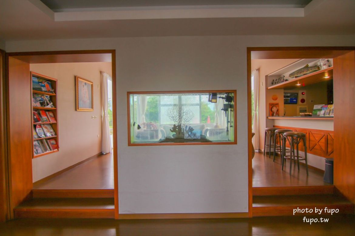 超美!宜蘭白宮秘境,婚紗拍照聖地:天然湧泉,美麗湖畔,免費協力車自行車,戲水池,划船,撞球,在地下午茶(一泊二食)推薦,獨門獨棟設計(日式和室.獨立陽台)~CP值超高,連假度假住宿推薦。