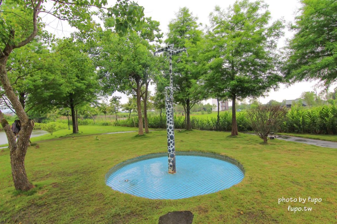 超美!宜蘭白宮秘境,婚紗拍照聖地:天然湧泉,美麗湖畔,免費協力車自行車,戲水池,划船,撞球,在地下午茶(一泊二食)推薦,獨門獨棟設計(日式和室.獨立陽台)~CP值超高,連假度假住宿推薦。