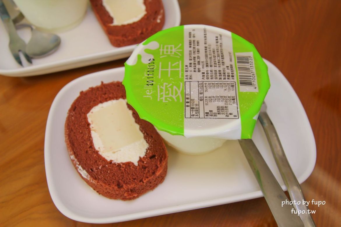 超美!宜蘭白宮秘境,婚紗拍照聖地:天然湧泉,美麗湖畔,免費協力車自行車,戲水池,划船,撞球,在地下午茶(一泊二食)推薦,獨門獨棟設計(日式和室.獨立陽台)~CP值超高,連假度假住宿推薦。