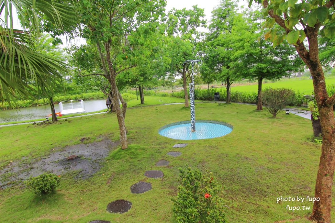 超美!宜蘭白宮秘境,婚紗拍照聖地:天然湧泉,美麗湖畔,免費協力車自行車,戲水池,划船,撞球,在地下午茶(一泊二食)推薦,獨門獨棟設計(日式和室.獨立陽台)~CP值超高,連假度假住宿推薦。