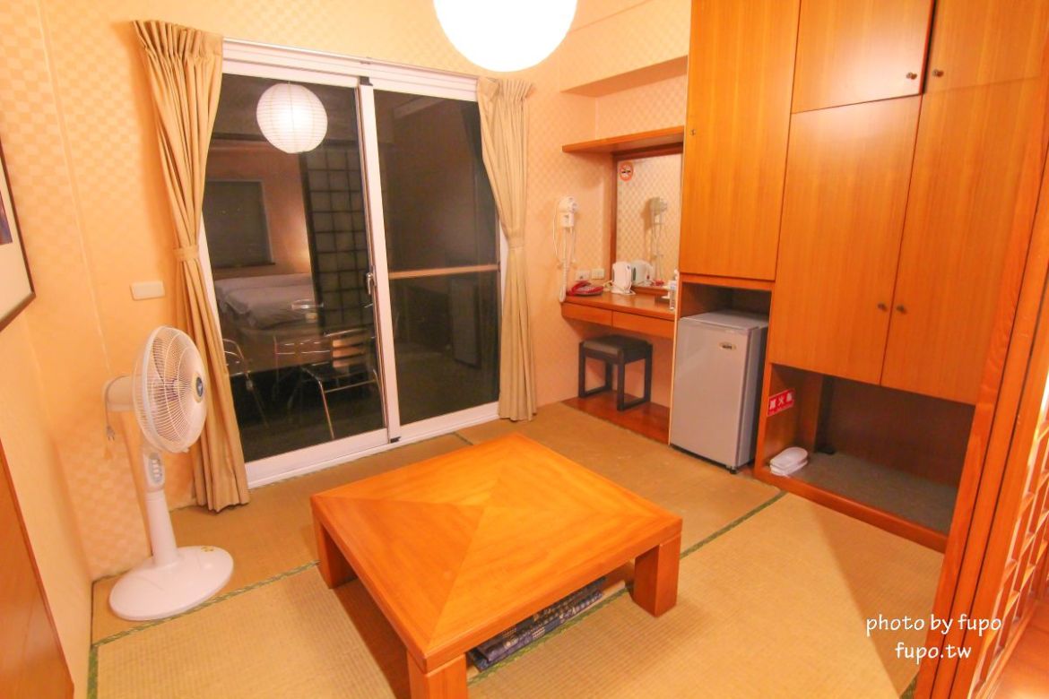 超美!宜蘭白宮秘境,婚紗拍照聖地:天然湧泉,美麗湖畔,免費協力車自行車,戲水池,划船,撞球,在地下午茶(一泊二食)推薦,獨門獨棟設計(日式和室.獨立陽台)~CP值超高,連假度假住宿推薦。