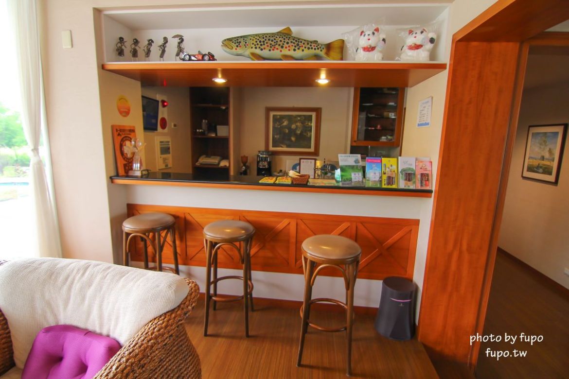 超美!宜蘭白宮秘境,婚紗拍照聖地:天然湧泉,美麗湖畔,免費協力車自行車,戲水池,划船,撞球,在地下午茶(一泊二食)推薦,獨門獨棟設計(日式和室.獨立陽台)~CP值超高,連假度假住宿推薦。