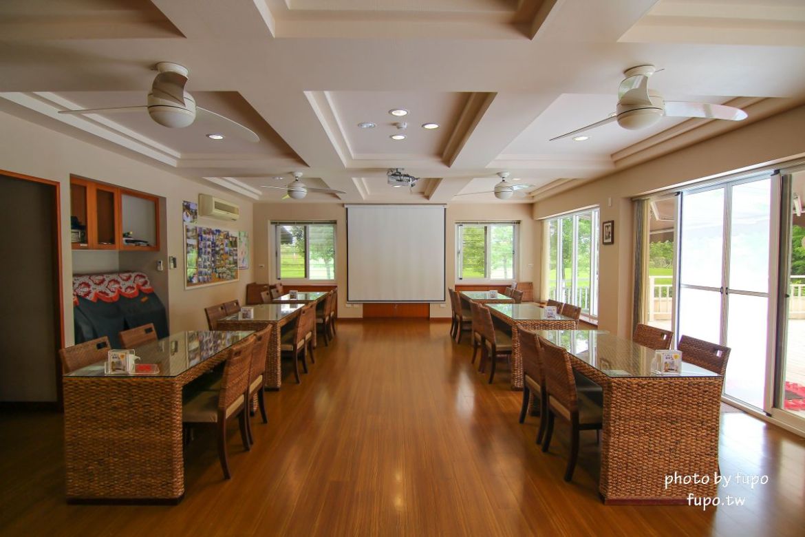 超美!宜蘭白宮秘境,婚紗拍照聖地:天然湧泉,美麗湖畔,免費協力車自行車,戲水池,划船,撞球,在地下午茶(一泊二食)推薦,獨門獨棟設計(日式和室.獨立陽台)~CP值超高,連假度假住宿推薦。