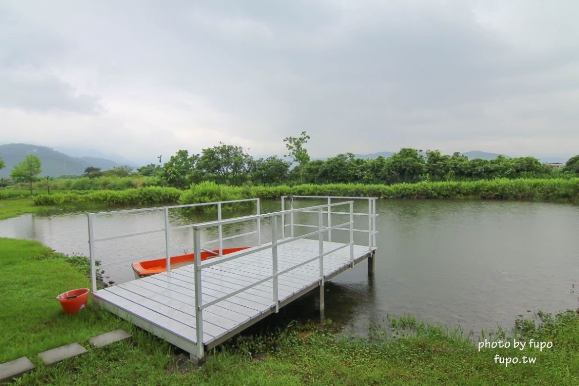 超美!宜蘭白宮秘境,婚紗拍照聖地:天然湧泉,美麗湖畔,免費協力車自行車,戲水池,划船,撞球,在地下午茶(一泊二食)推薦,獨門獨棟設計(日式和室.獨立陽台)~CP值超高,連假度假住宿推薦。