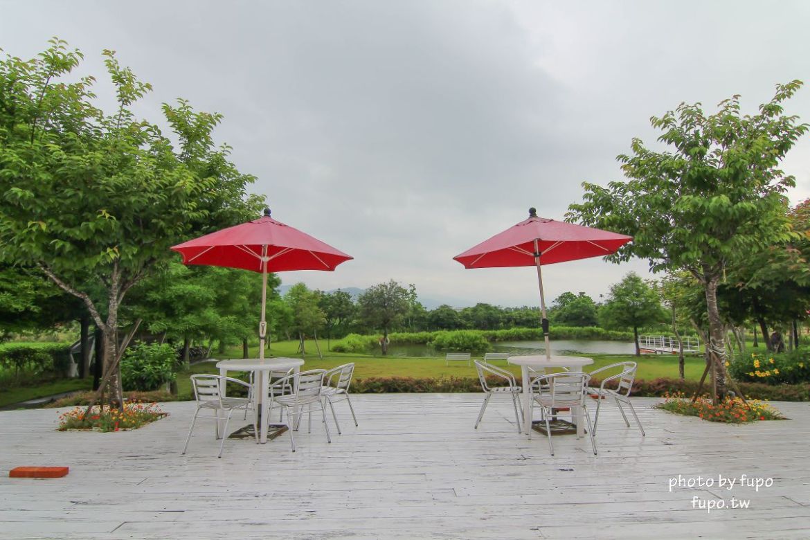 超美!宜蘭白宮秘境,婚紗拍照聖地:天然湧泉,美麗湖畔,免費協力車自行車,戲水池,划船,撞球,在地下午茶(一泊二食)推薦,獨門獨棟設計(日式和室.獨立陽台)~CP值超高,連假度假住宿推薦。