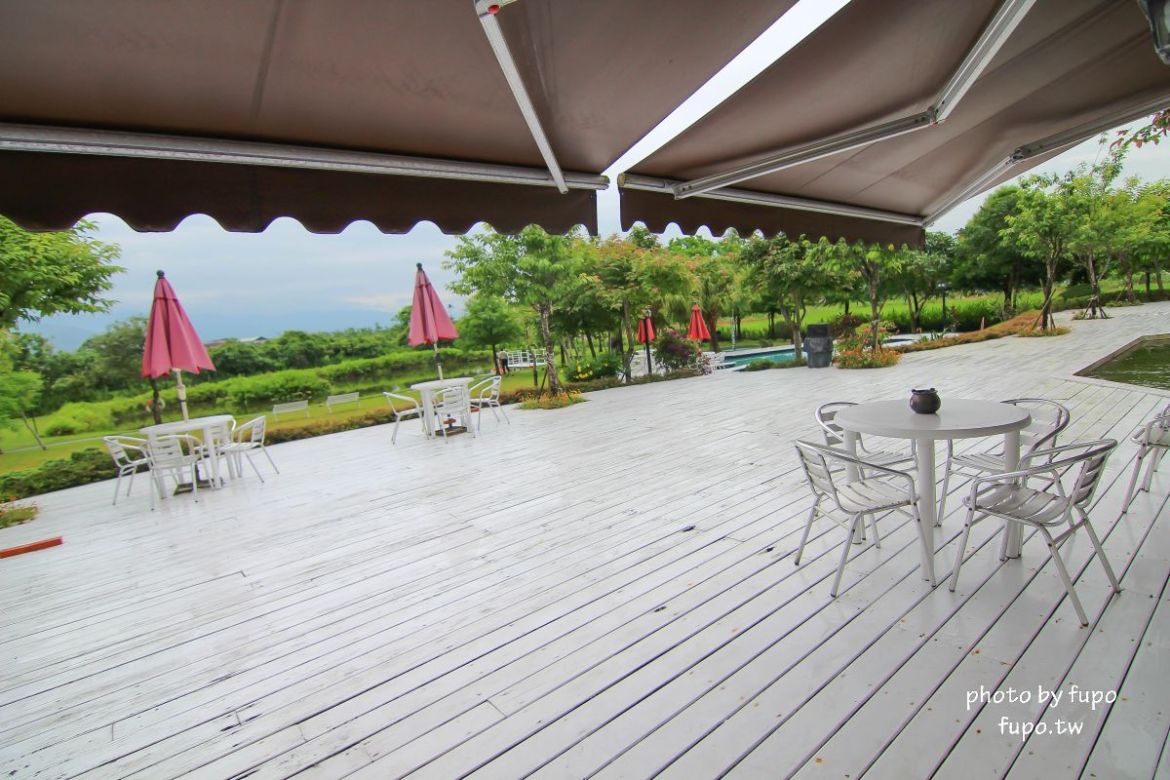 超美!宜蘭白宮秘境,婚紗拍照聖地:天然湧泉,美麗湖畔,免費協力車自行車,戲水池,划船,撞球,在地下午茶(一泊二食)推薦,獨門獨棟設計(日式和室.獨立陽台)~CP值超高,連假度假住宿推薦。