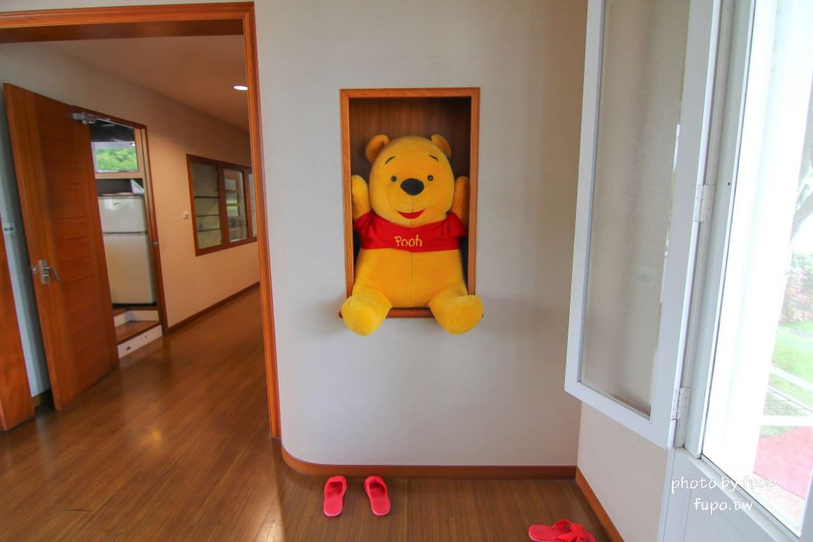 超美!宜蘭白宮秘境,婚紗拍照聖地:天然湧泉,美麗湖畔,免費協力車自行車,戲水池,划船,撞球,在地下午茶(一泊二食)推薦,獨門獨棟設計(日式和室.獨立陽台)~CP值超高,連假度假住宿推薦。