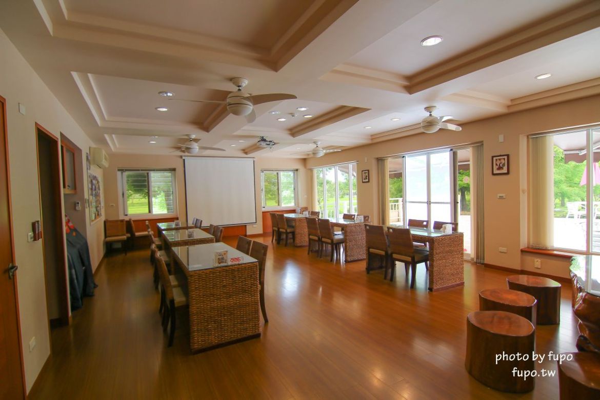 超美!宜蘭白宮秘境,婚紗拍照聖地:天然湧泉,美麗湖畔,免費協力車自行車,戲水池,划船,撞球,在地下午茶(一泊二食)推薦,獨門獨棟設計(日式和室.獨立陽台)~CP值超高,連假度假住宿推薦。