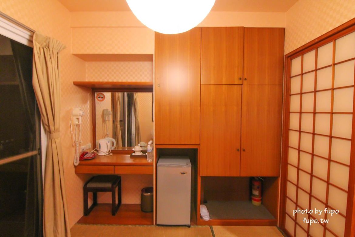 超美!宜蘭白宮秘境,婚紗拍照聖地:天然湧泉,美麗湖畔,免費協力車自行車,戲水池,划船,撞球,在地下午茶(一泊二食)推薦,獨門獨棟設計(日式和室.獨立陽台)~CP值超高,連假度假住宿推薦。