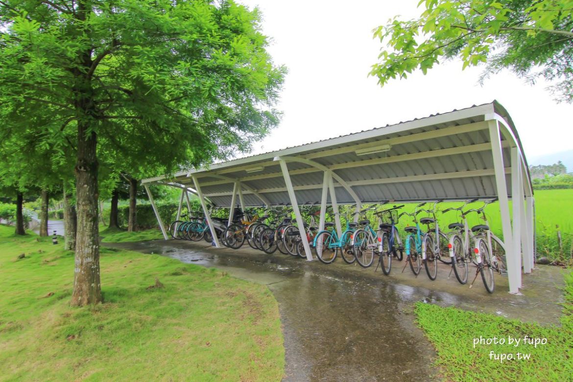 超美!宜蘭白宮秘境,婚紗拍照聖地:天然湧泉,美麗湖畔,免費協力車自行車,戲水池,划船,撞球,在地下午茶(一泊二食)推薦,獨門獨棟設計(日式和室.獨立陽台)~CP值超高,連假度假住宿推薦。