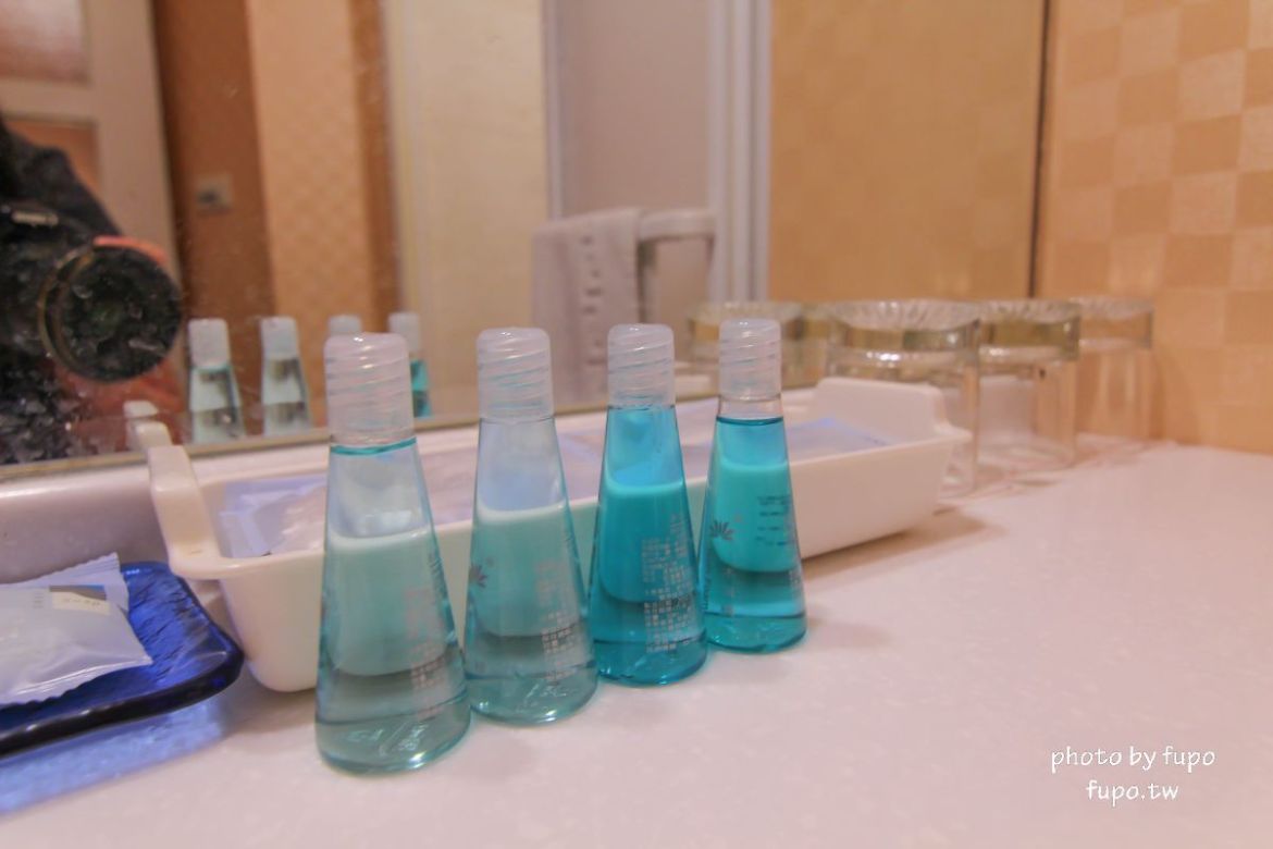 超美!宜蘭白宮秘境,婚紗拍照聖地:天然湧泉,美麗湖畔,免費協力車自行車,戲水池,划船,撞球,在地下午茶(一泊二食)推薦,獨門獨棟設計(日式和室.獨立陽台)~CP值超高,連假度假住宿推薦。