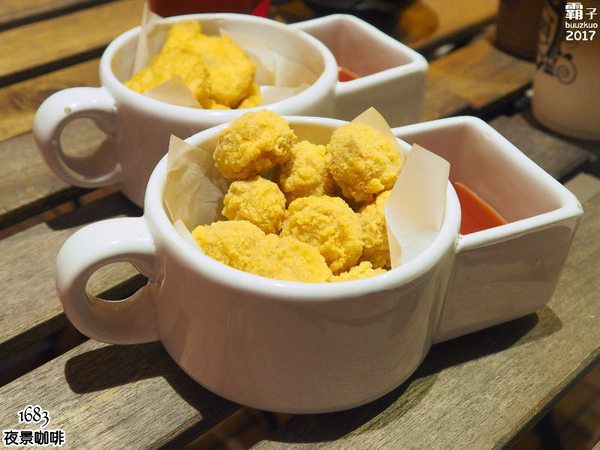 1683 夜景咖啡:1683夜景咖啡,賞夜景還有夢幻花牆可以合照~