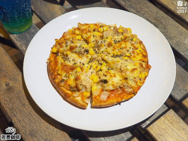 1683 夜景咖啡:1683夜景咖啡,賞夜景還有夢幻花牆可以合照~